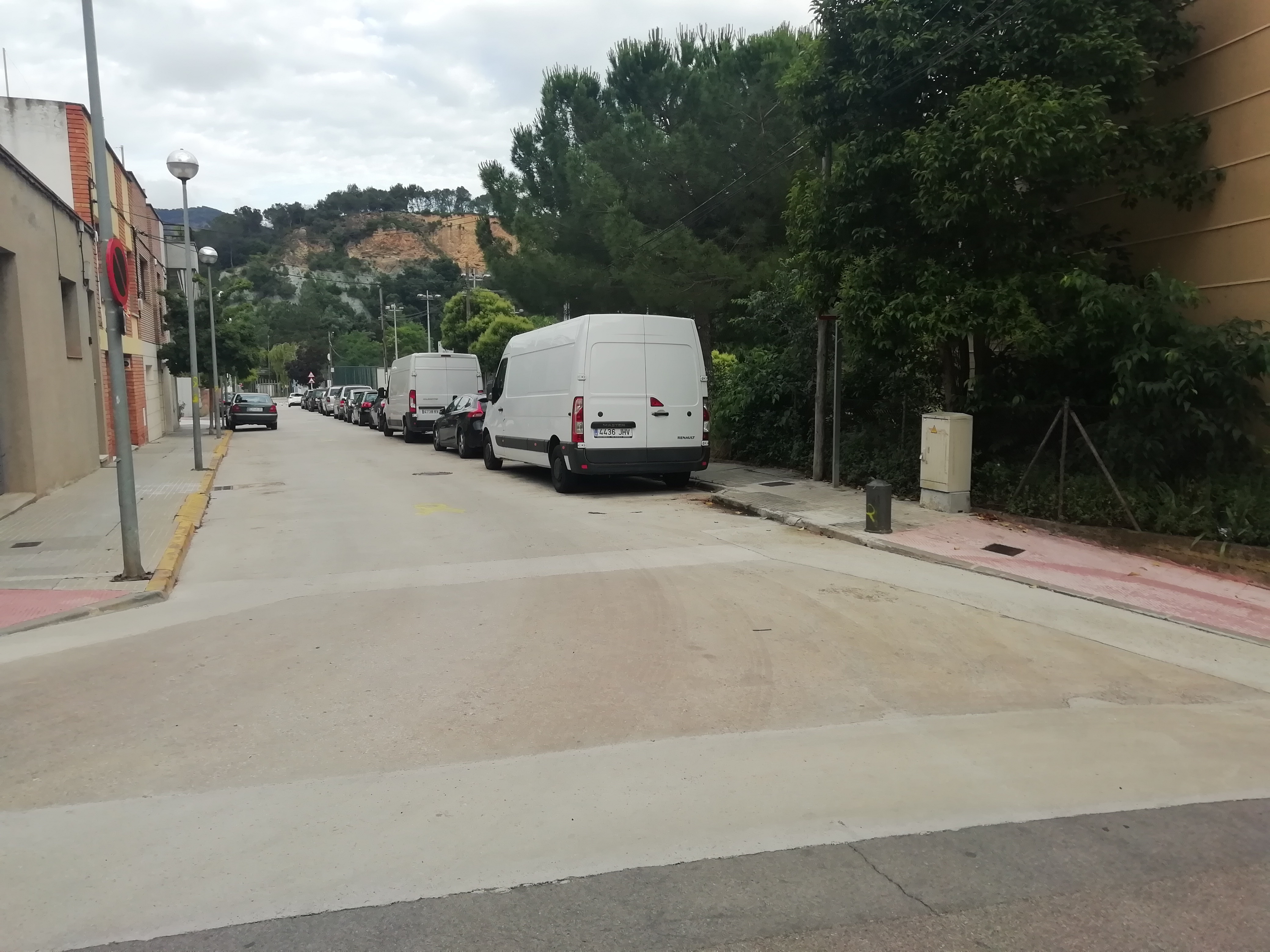 Imatge pels mitjans: Instal·lar pirulos i ressalts als carrers propers a l'escola